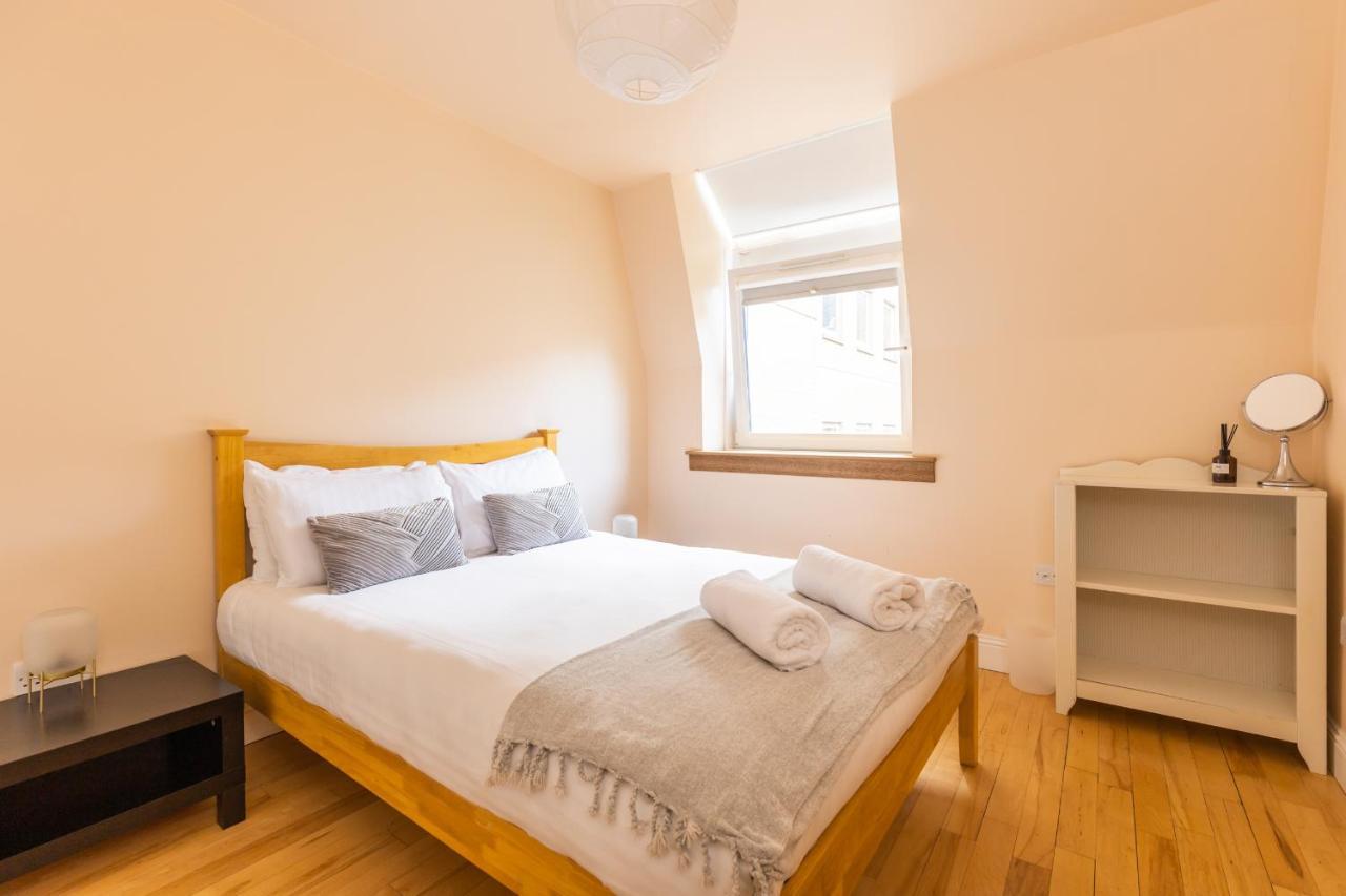 Amazing Castle View Apartment Edinburg Exteriör bild